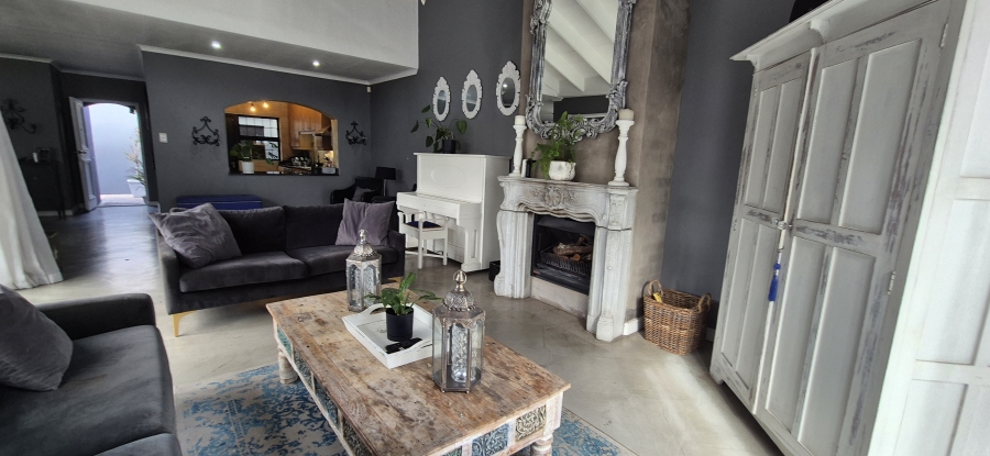 4 Bedroom Property for Sale in Waves Edge Western Cape